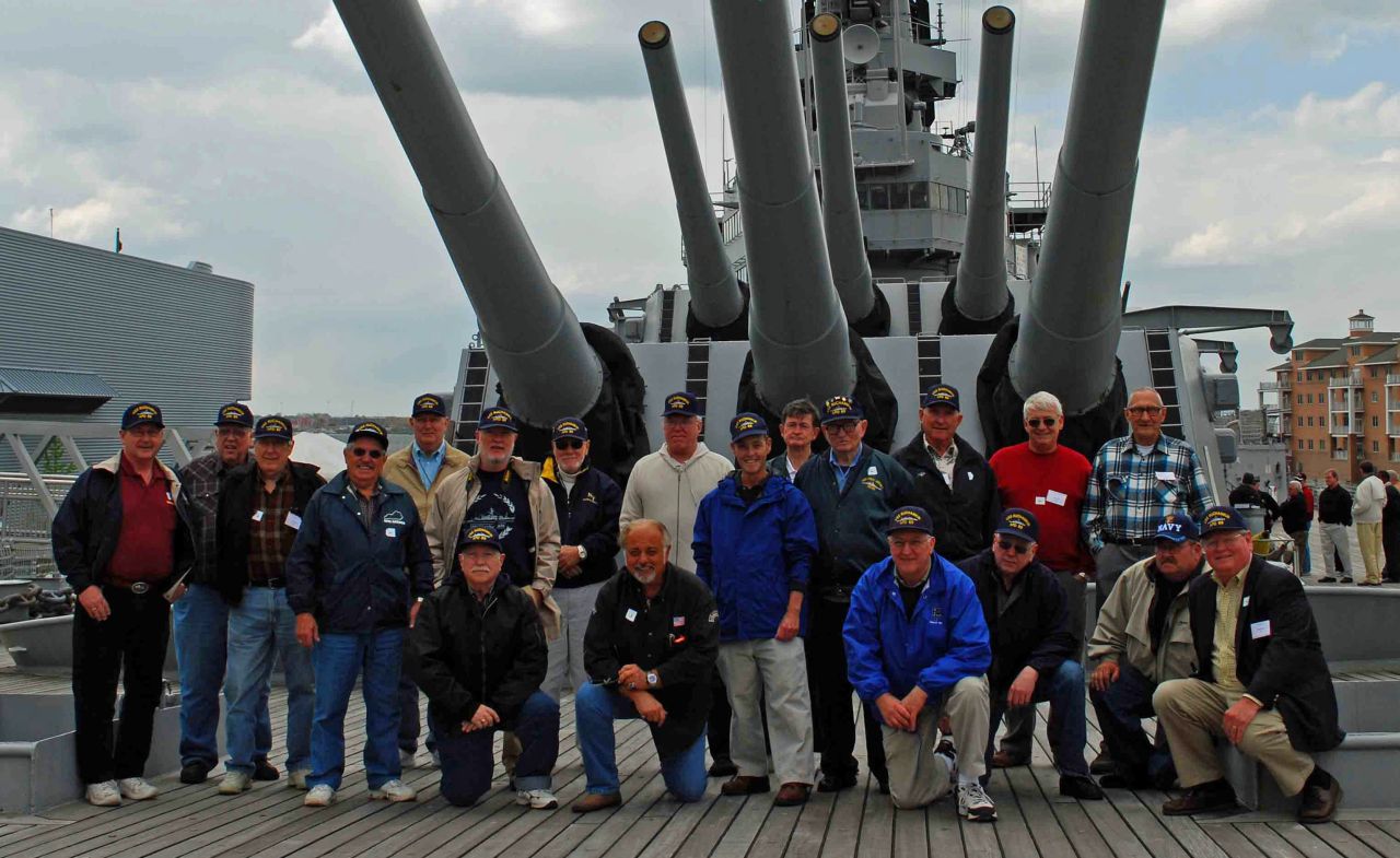 0001-reunion2009-groupshotattheUSSWisconsin.JPG