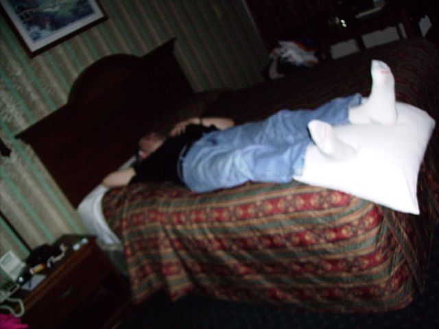 0014-reunion2009-LetmeputmyfeetupforjustaminZZZZZ.JPG